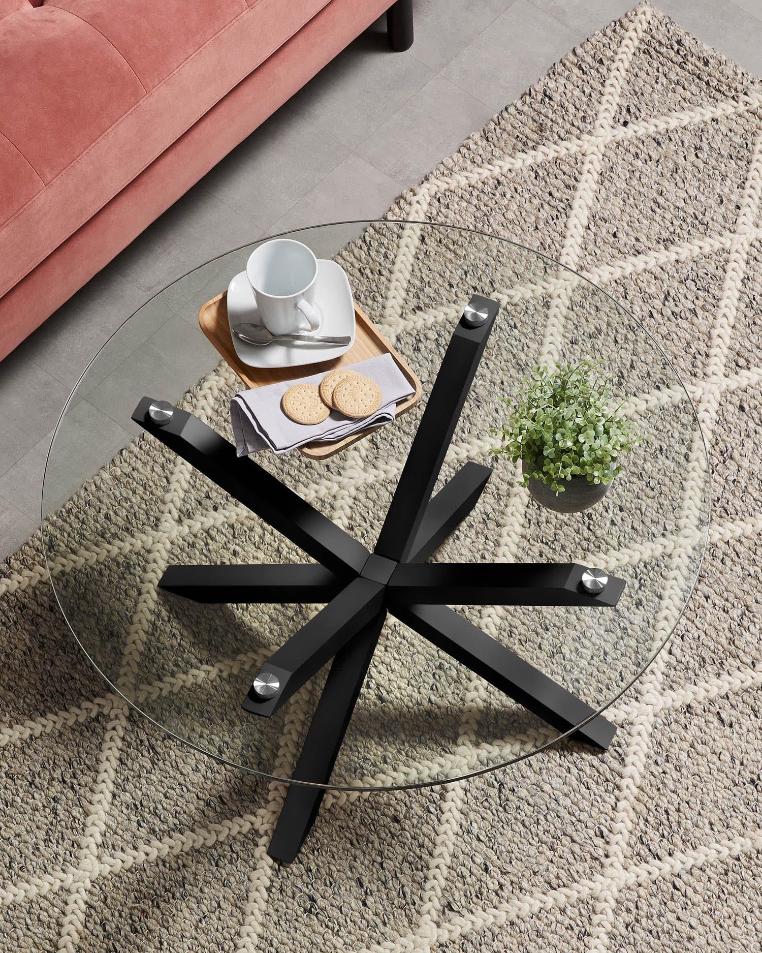 Moderner Argo Couchtisch Ø 82 cm mit Glasplatte und schwarzen Stahlbeinen, stilvoll und vielseitig für jedes Wohnzimmer.