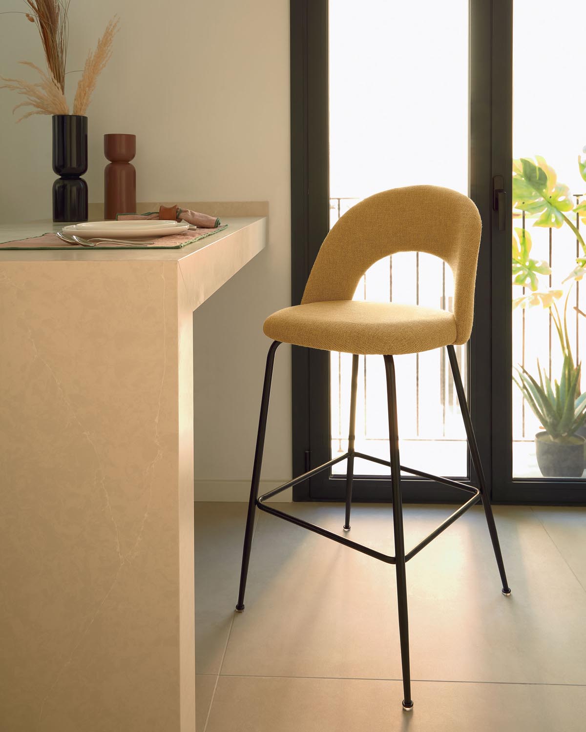 Mahalia Barhocker: Senfgelb, Stahl, 63 cm, Kave Home Design.