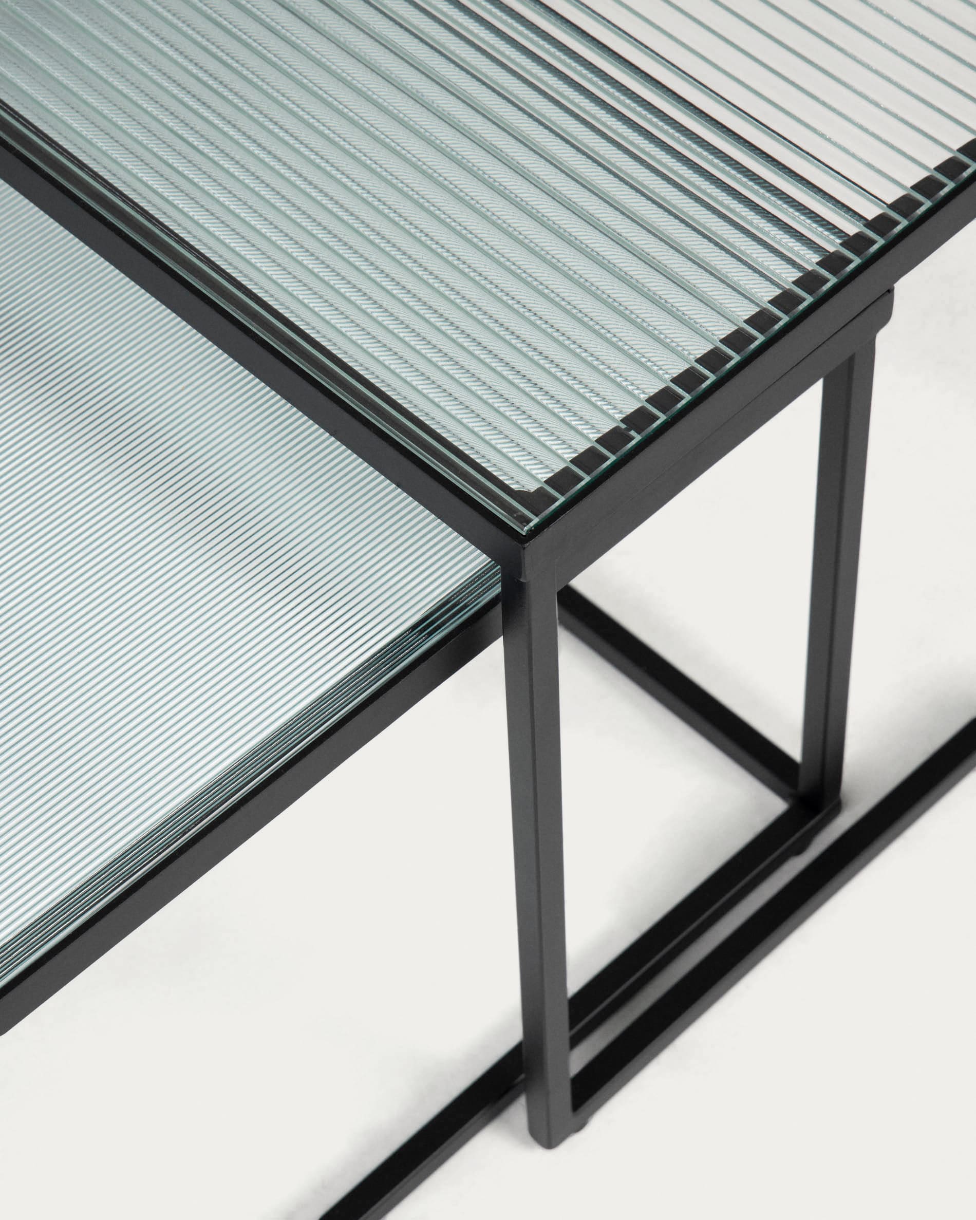 Entdecken Sie das Akemi Set aus 2 Couchtischen von Kave Home – elegante Beistelltische aus hochwertigem Glas, ideal für Ihr modernes Wohnzimmer.