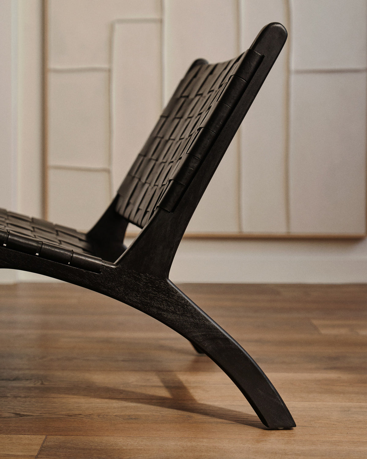 schwarzer Calixta Sessel in Schwarz präsentiert im Onlineshop von KAQTU Design AG. Sessel ist von Kave Home