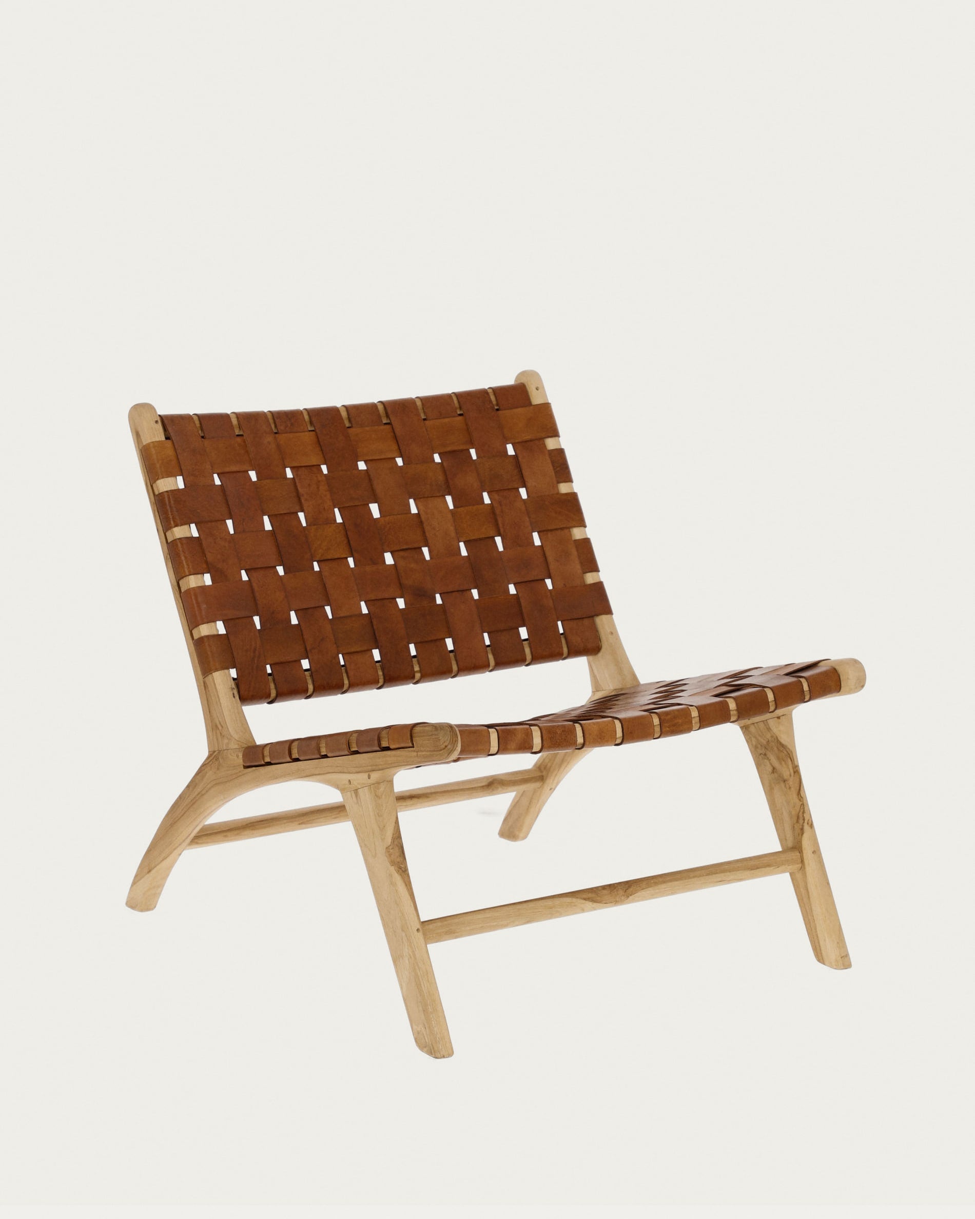 3D-Modell eines eleganten Calixta-Sessels aus Teakholz mit handgeflochtenen Lederriemen, umweltfreundlich.