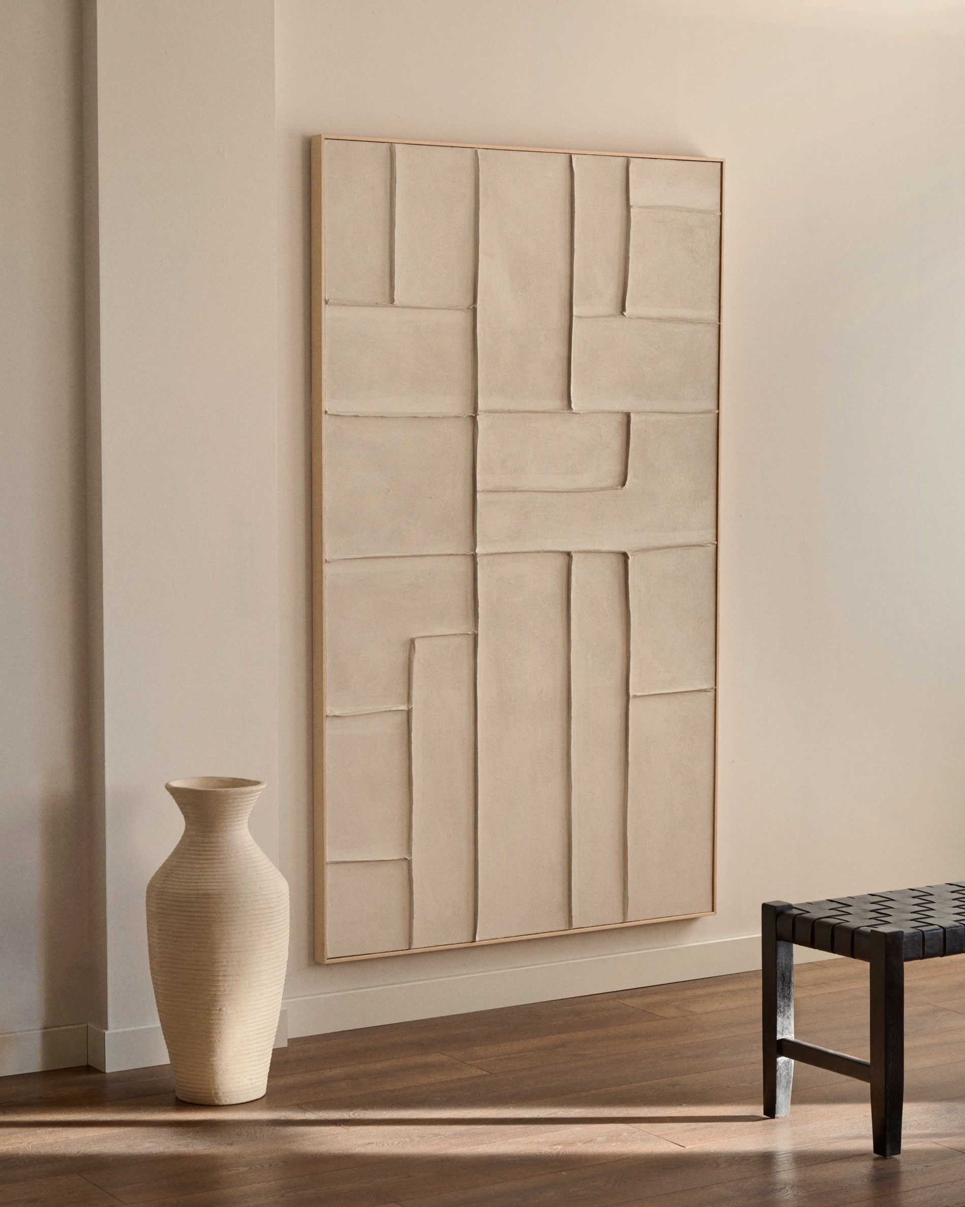 Elegante Calixta Bank: 120 cm, Leder, massives Mahagoni, schwarzes Finish, ideal für stilvolle und moderne Einrichtungen.