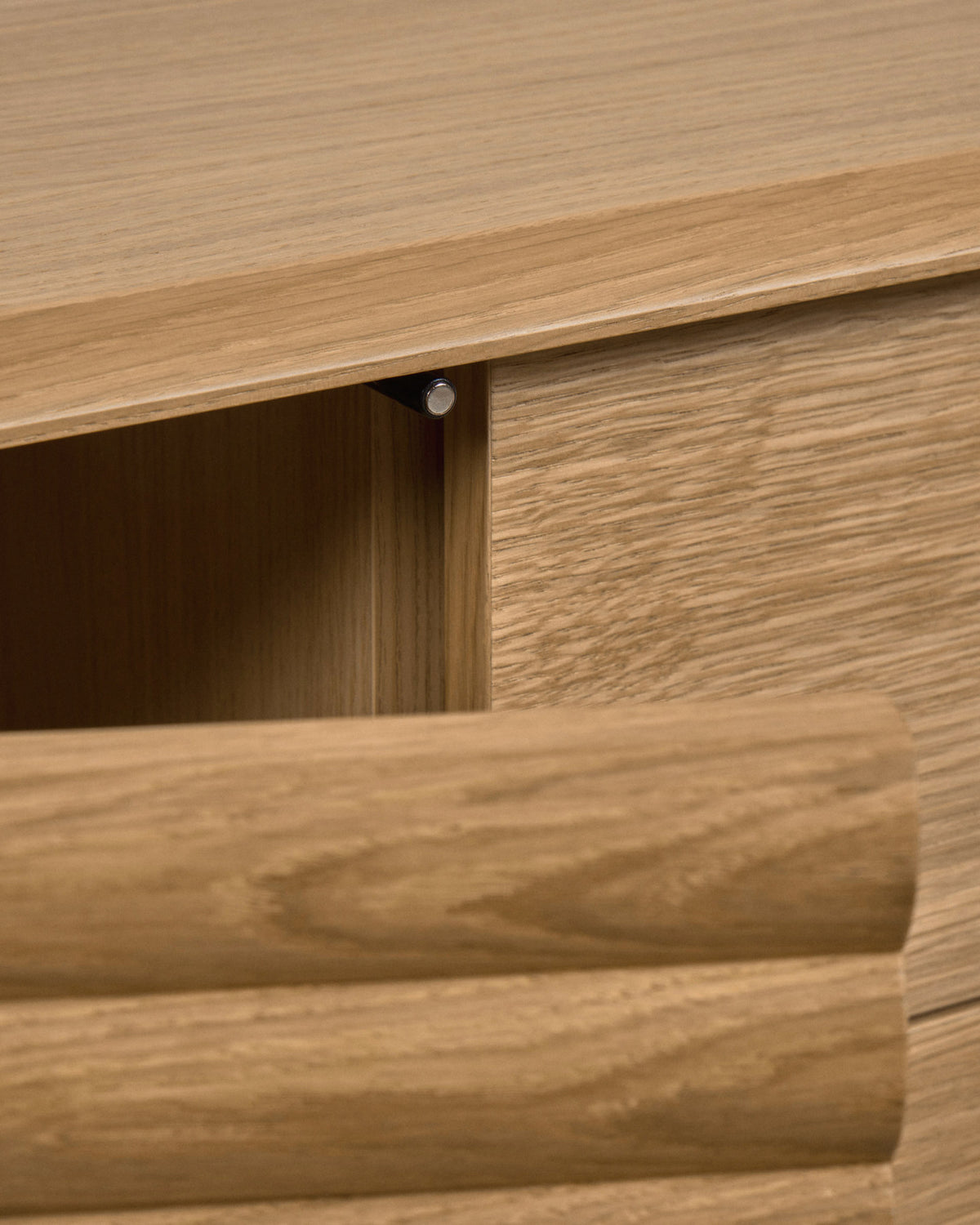 Lenon Sideboard 2 Türen 3 Schubladen Eichenholz und -furnier 155 x 86 cm FSC MIX Credit in Natur präsentiert im Onlineshop von KAQTU Design AG. Sideboard ist von Kave Home