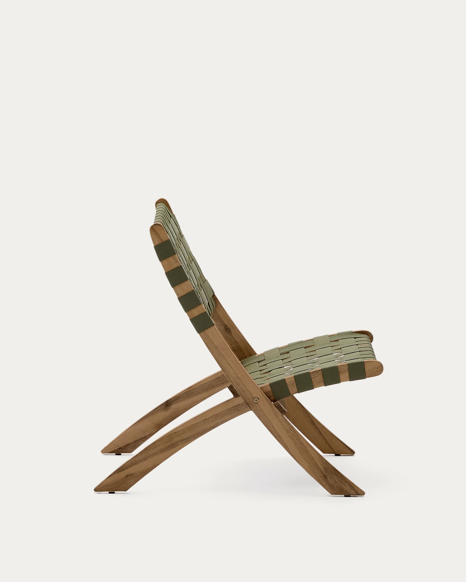 Klappsessel aus Akazienholz mit grünem Seilgeflecht, FSC-zertifiziert, ideal für stilvolle und nachhaltige Entspannung.