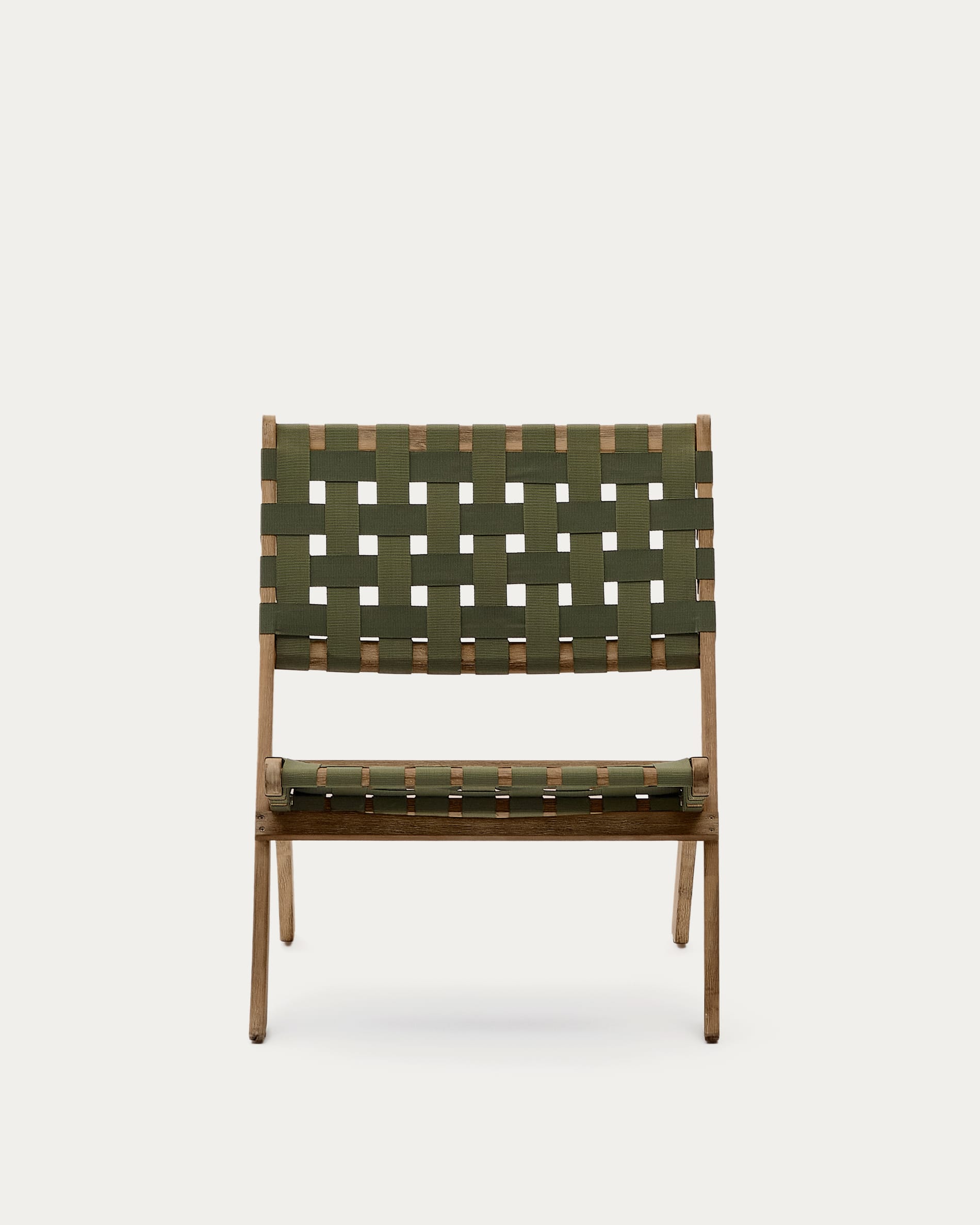 Klappsessel aus FSC-zertifiziertem Akazienholz mit grünem Seilgeflecht, ideal für stilvolle und umweltfreundliche Entspannung.