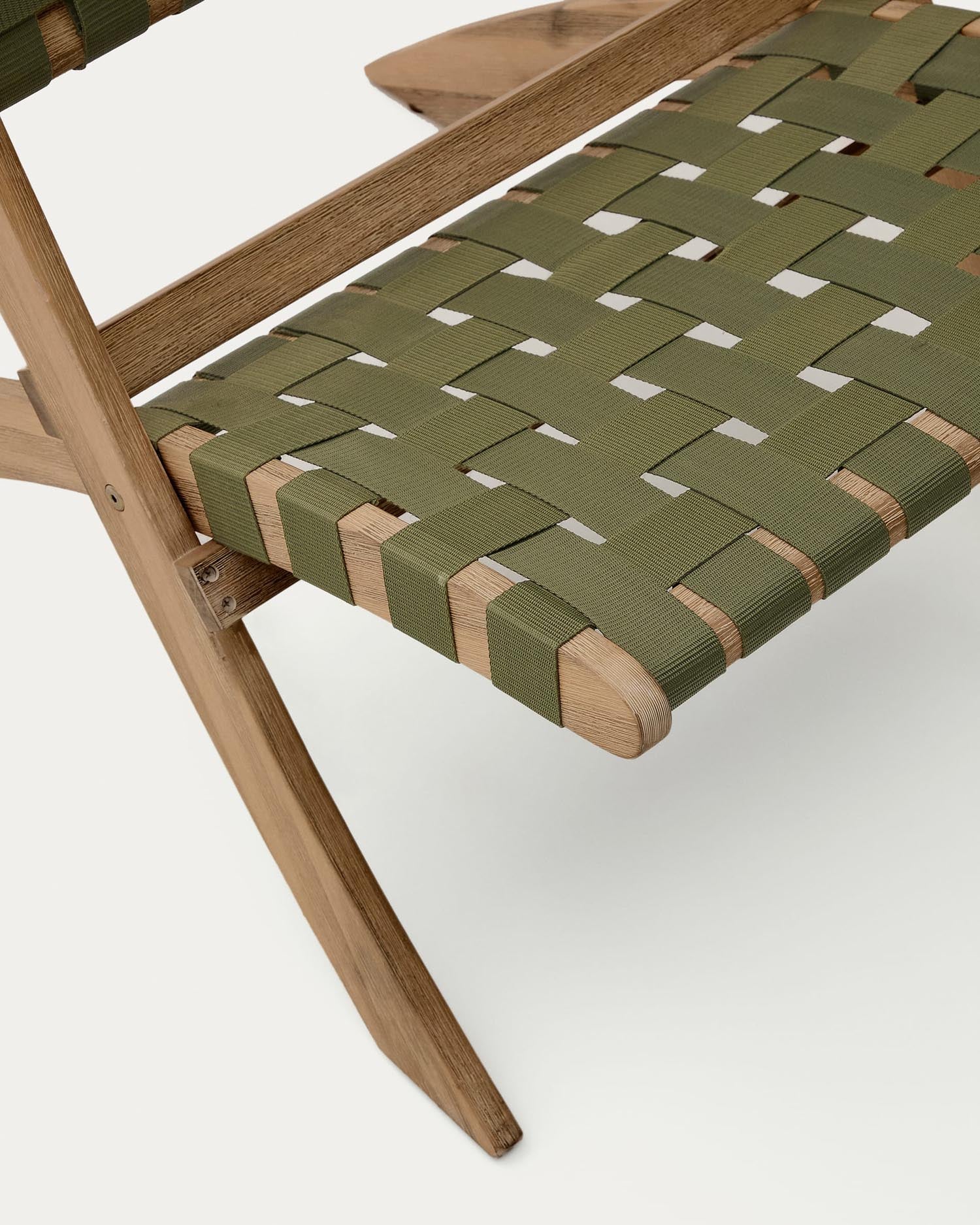 Chabeli Klappsessel aus massivem Akazienholz und grünem Seil, ideal für stilvolle und nachhaltige Outdoor-Momente.