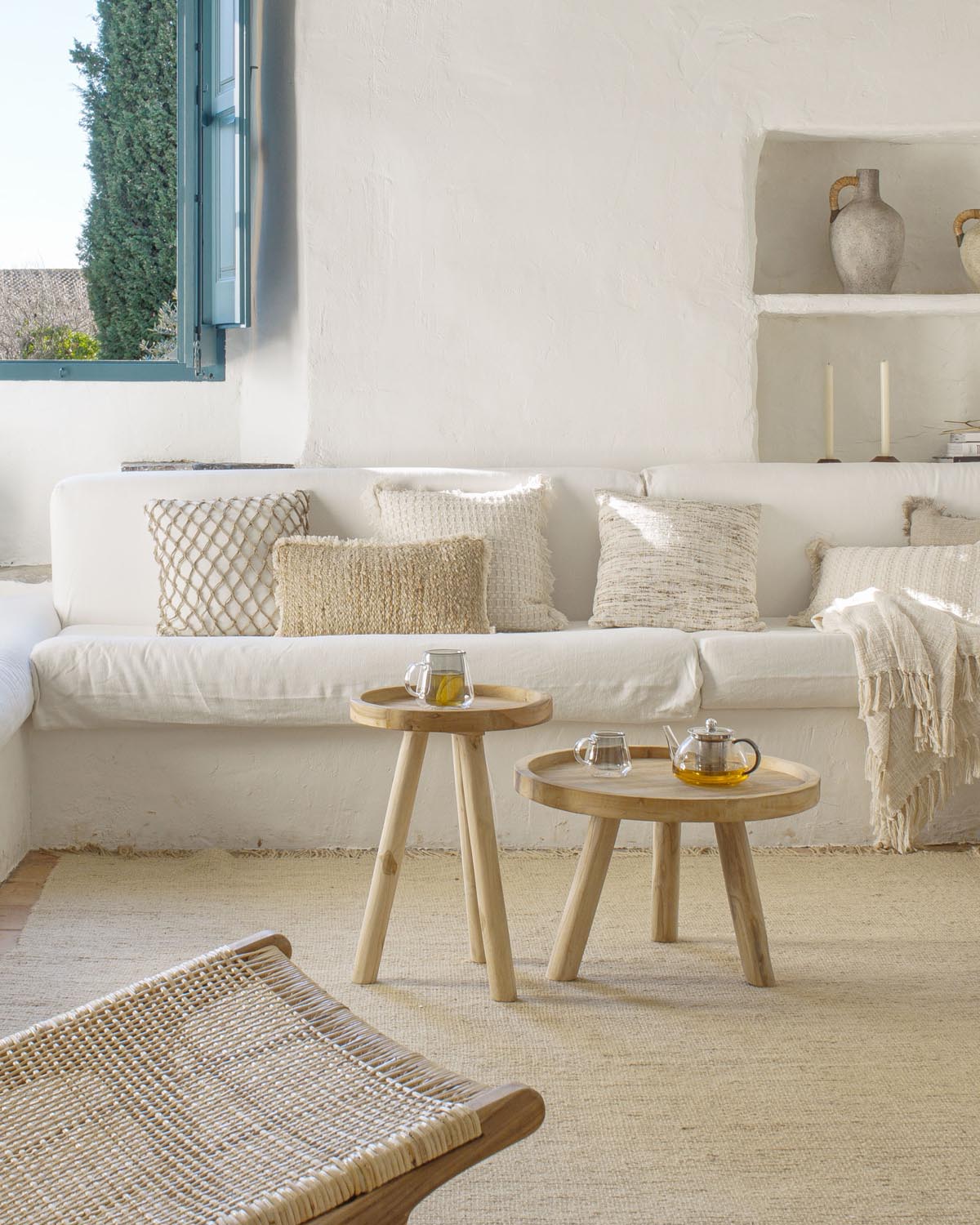 Eleganter Teakholz-Couchtisch Glenda Ø 55 cm von Kave Home.