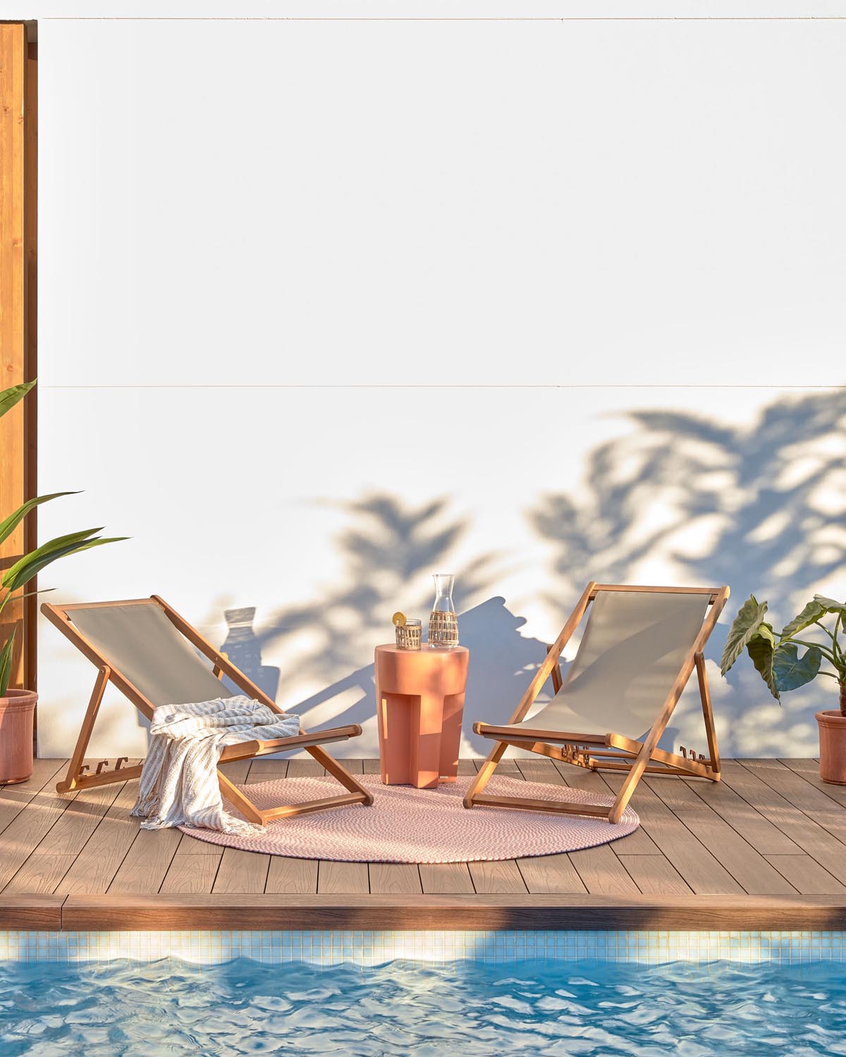 Vilena Terrakotta Tisch Ø 33 cm: Eleganter Outdoor-Begleiter.