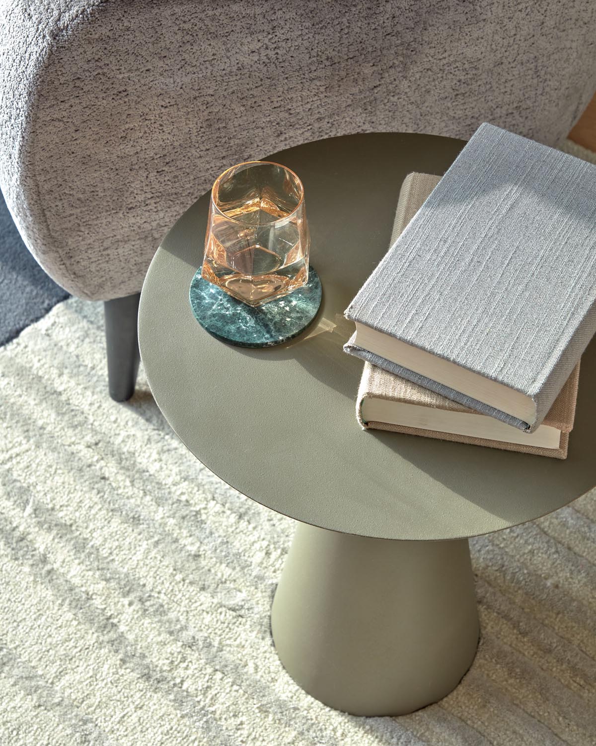 Moderner Shirel Beistelltisch Ø 40 cm in Grün von Kave Home.