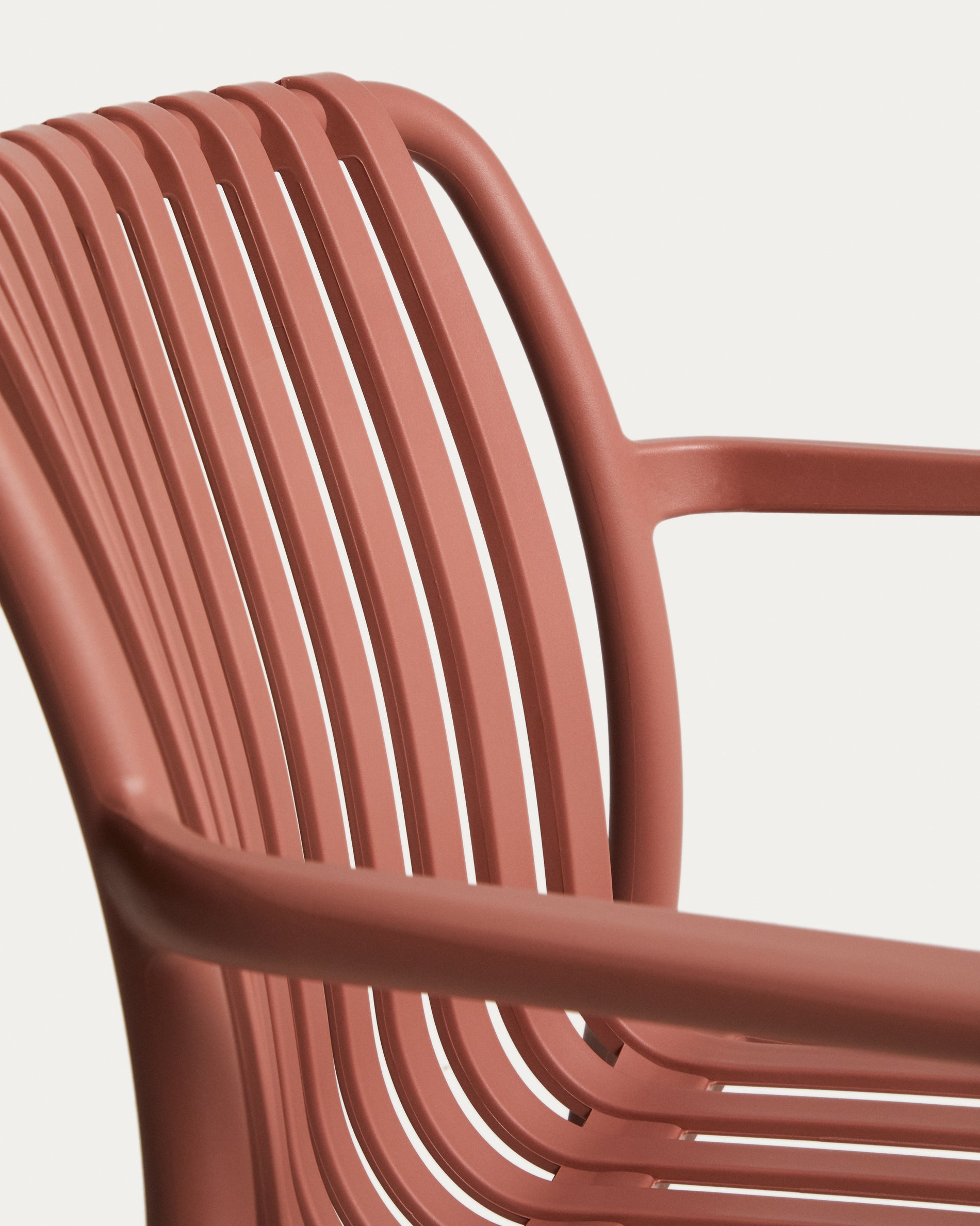 Stapelbarer Outdoor-Stuhl Isabellini in Terrakotta in Terrakotta präsentiert im Onlineshop von KAQTU Design AG. Gartenstuhl ist von Kave Home