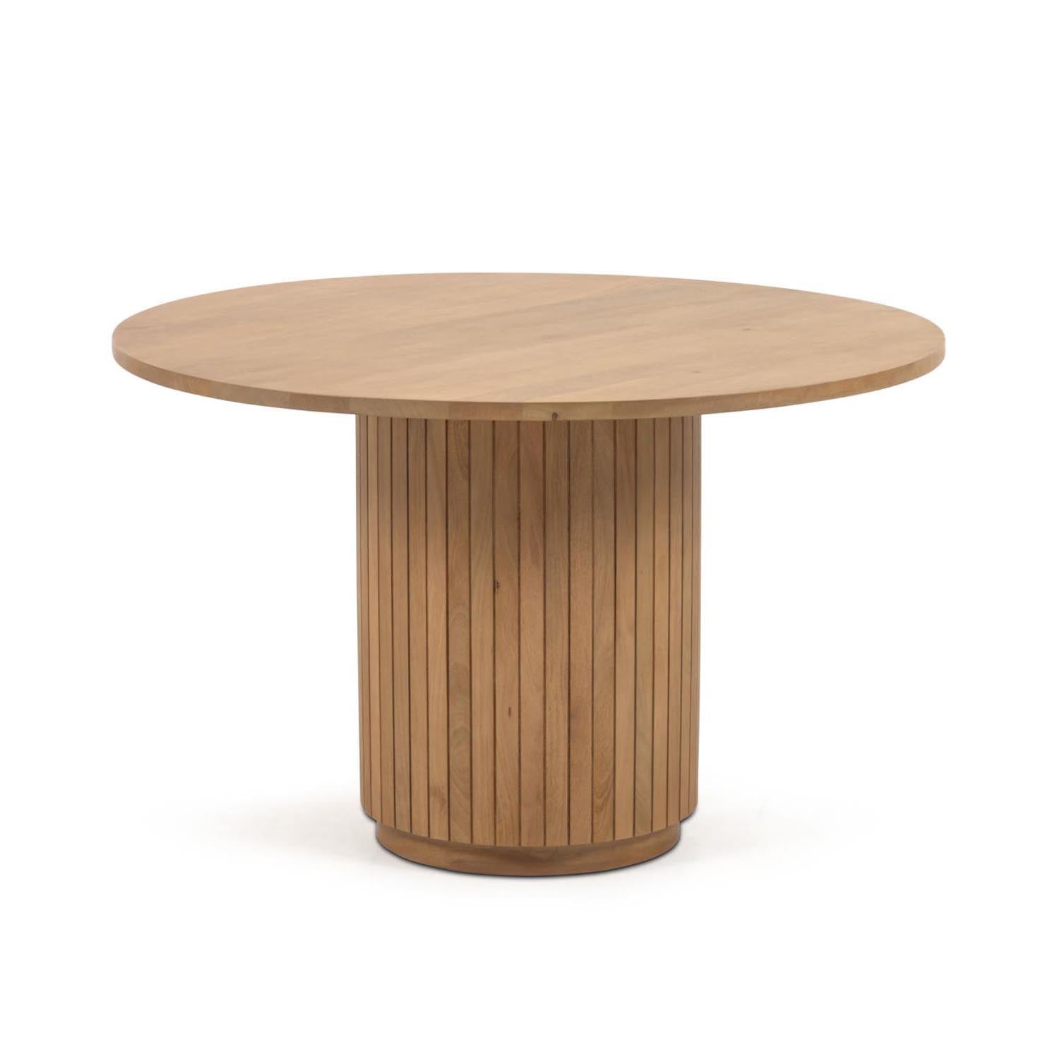 Runder Licia Tisch aus massivem Mangoholz, Ø 120 cm, natürliches Finish, ideal für Garten und Terrasse, von Kave Home.