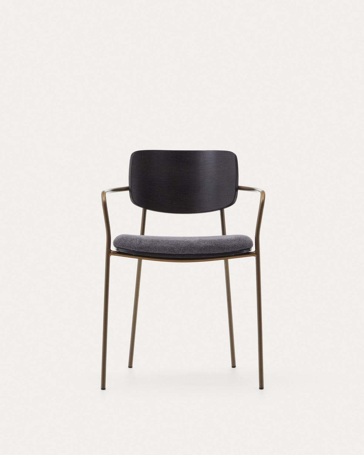 Maureen stapelbarer Stuhl aus Pappelschichtholz dunkles Finish Metall messingfarben FSC 100% in Dunkelgrau präsentiert im Onlineshop von KAQTU Design AG. Stuhl mit Armlehne ist von Kave Home