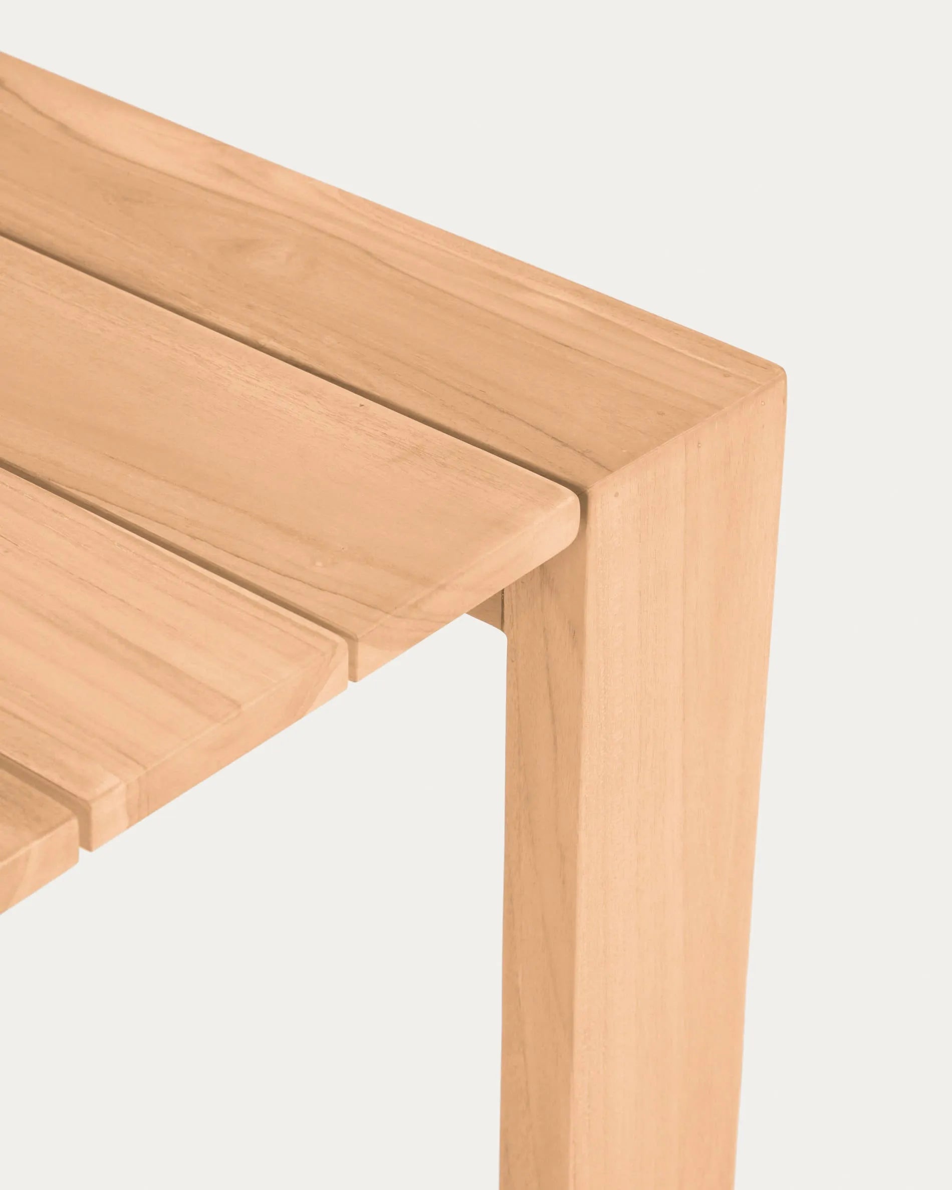 Eleganter Outdoortisch aus massivem Teakholz, 160 x 90 cm, von Kave Home – robust, stilvoll und perfekt für den Außenbereich.