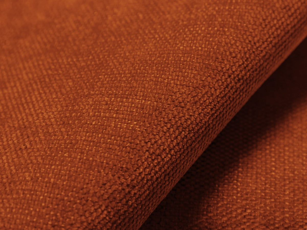 Zweisitzer-Sofa Turin von Cosmopolitan Design, Bezug in Light Beige-Rosario Chenille-Optik, Beine aus schwarzem Buchenholz, klare Linienführung.