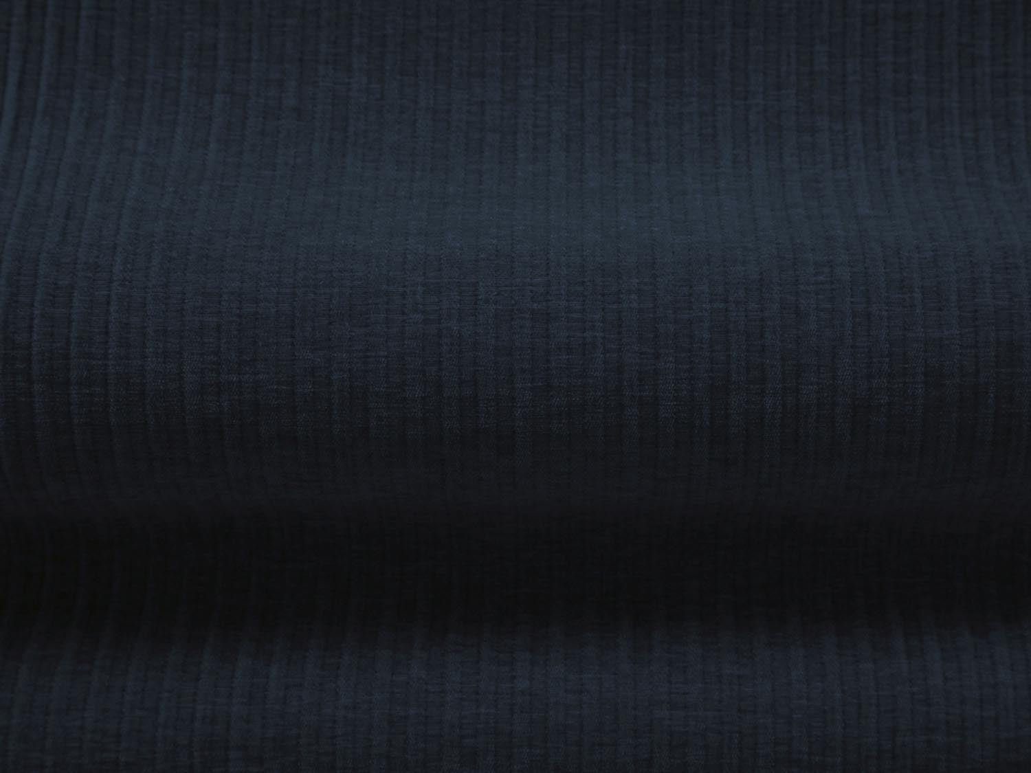 Elegantes 2-Sitzer Sofa Arendal in Royal Blue von Cosmopolitan Design, ideal für gemütliche Abende und modernes Wohndesign.