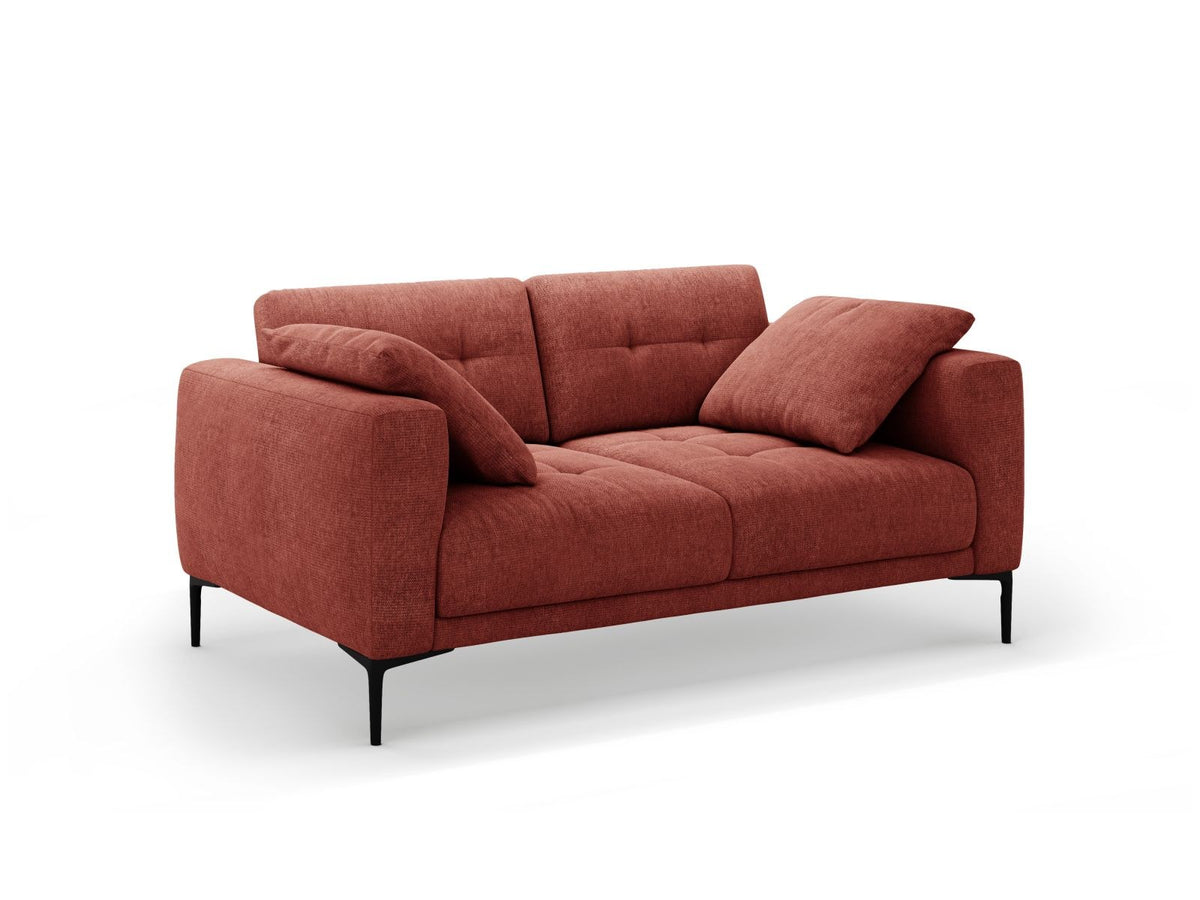 Beige Lazio 2-Sitzer Sofa von Cosmopolitan Design mit Sorella-Stoffbezug, Massivholzrahmen und schwarzen Metallbeinen im Studio.