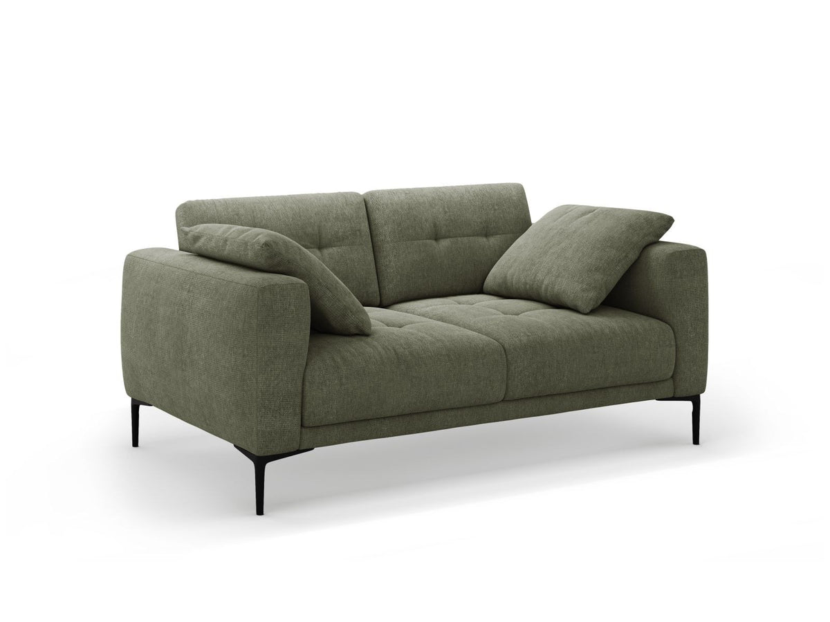 Beige Lazio 2-Sitzer Sofa von Cosmopolitan Design mit Sorella-Stoffbezug, Massivholzrahmen und schwarzen Metallbeinen im Studio.