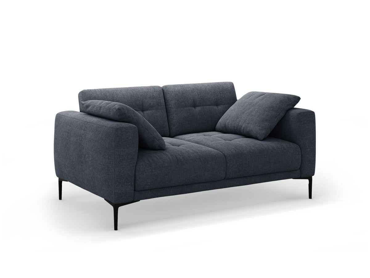 Beige Lazio 2-Sitzer Sofa von Cosmopolitan Design mit Sorella-Stoffbezug, Massivholzrahmen und schwarzen Metallbeinen im Studio.