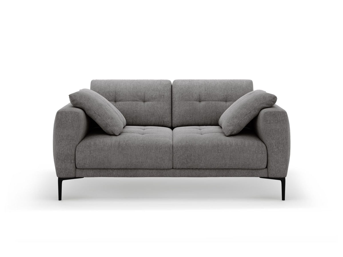 Beige Lazio 2-Sitzer Sofa von Cosmopolitan Design mit Sorella-Stoffbezug, Massivholzrahmen und schwarzen Metallbeinen im Studio.