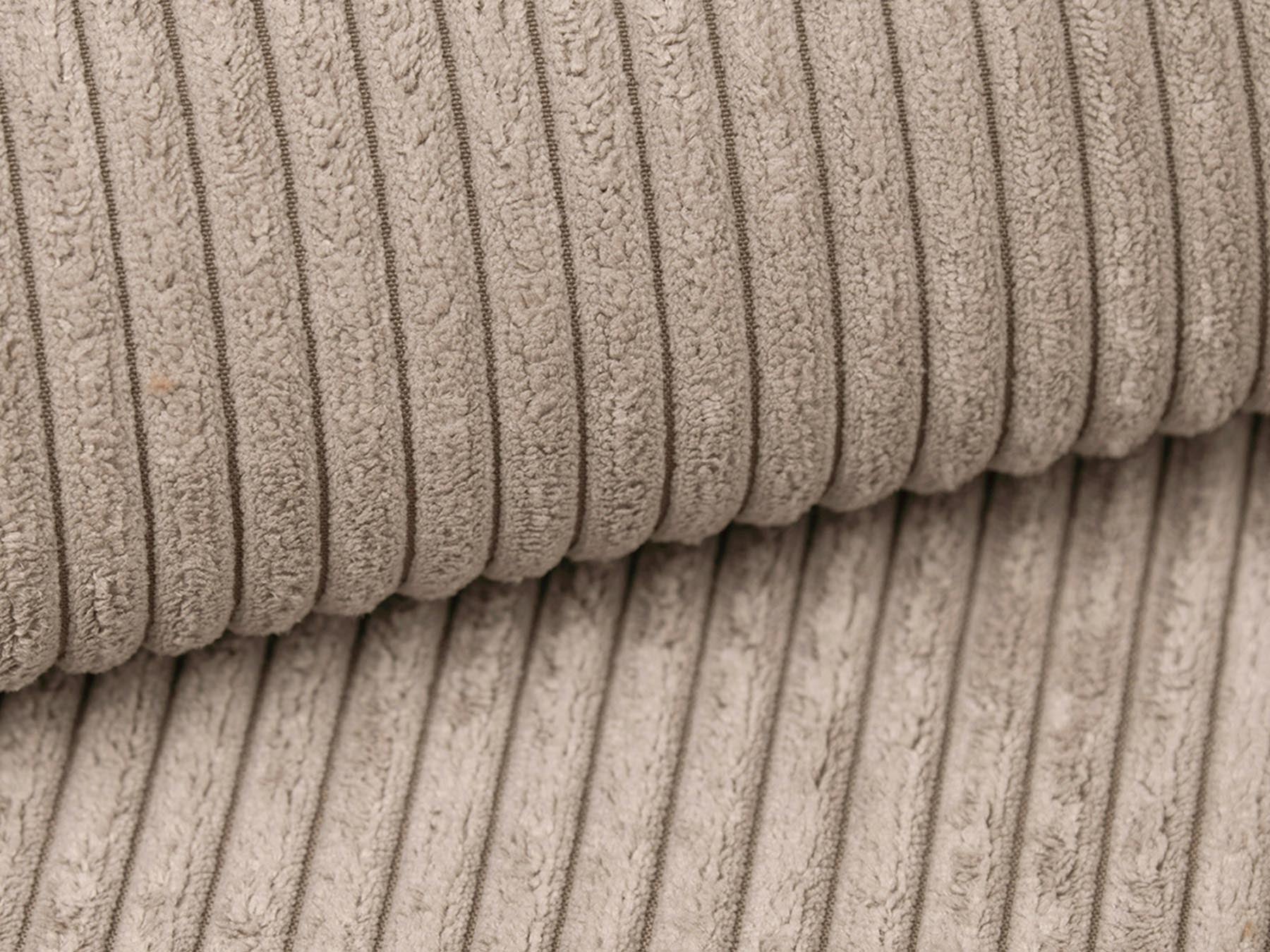 Elegantes 2-Sitzer Sofa Campi in warmem Cappuccino-Lincoln, ideal für moderne Wohnräume und gemütliche Momente.