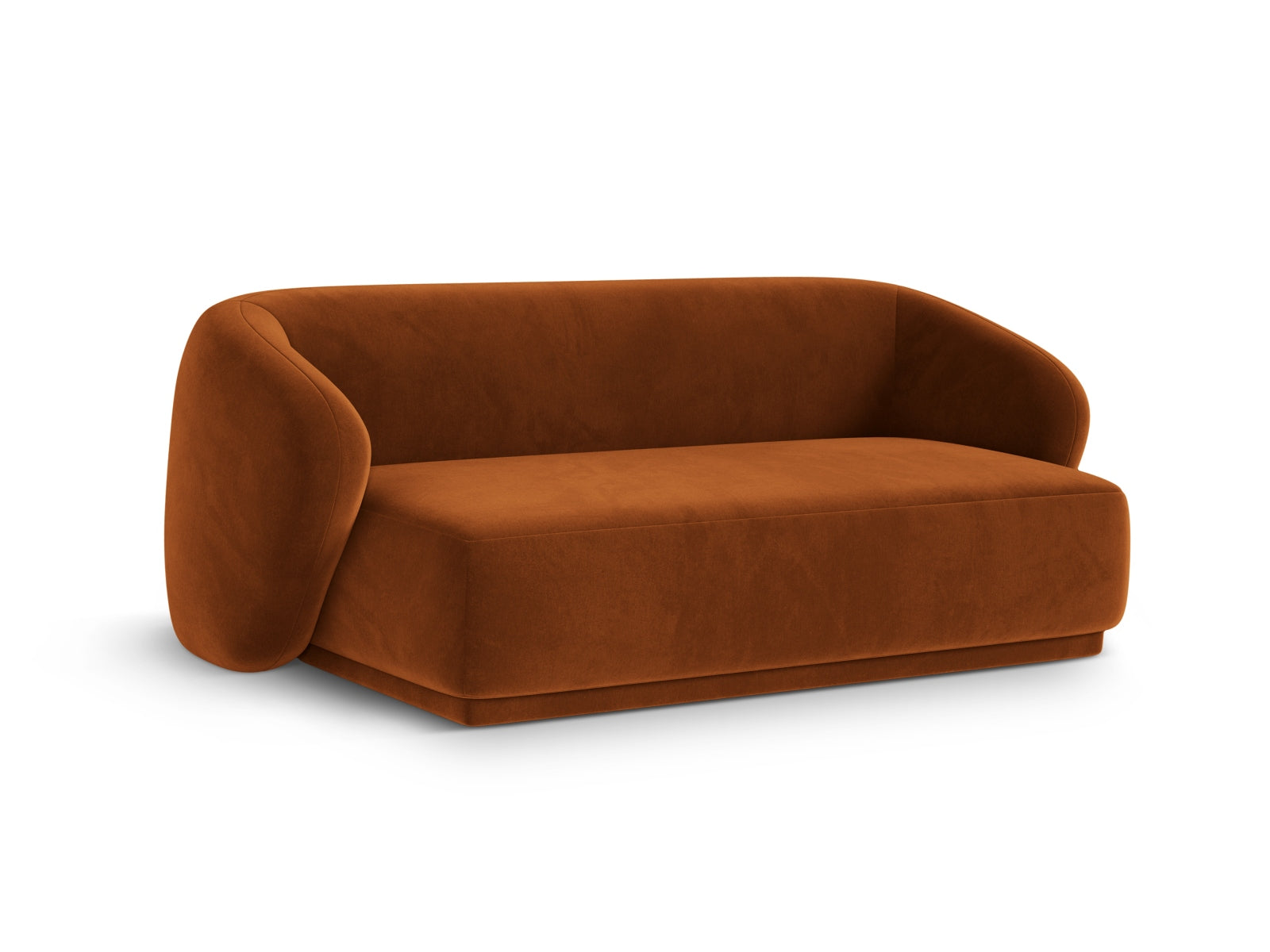 Elegantes 2-Sitzer Sofa Gomera in warmem Terracotta, ideal für stilvolle Wohnräume, erhältlich bei KAQTU Design AG.