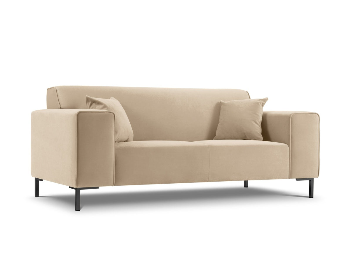 Zweisitzer-Sofa Siena in Beige-Salvador-Samt mit schwarzen Kunststoffbeinen, gepolsterter Sitzfläche und niedriger Rückenlehne, Frontansicht.