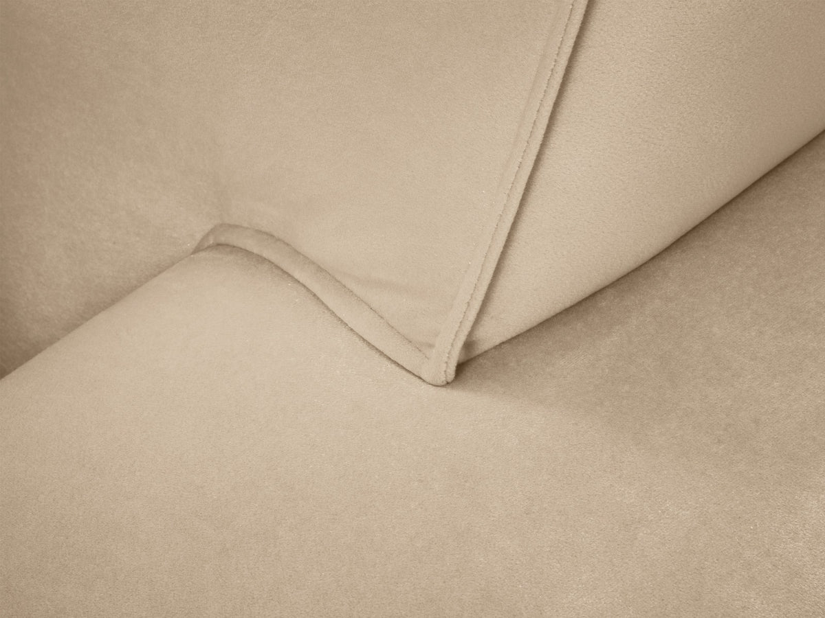 Zweisitzer-Sofa Siena in Beige-Salvador-Samt mit schwarzen Kunststoffbeinen, gepolsterter Sitzfläche und niedriger Rückenlehne, Frontansicht.
