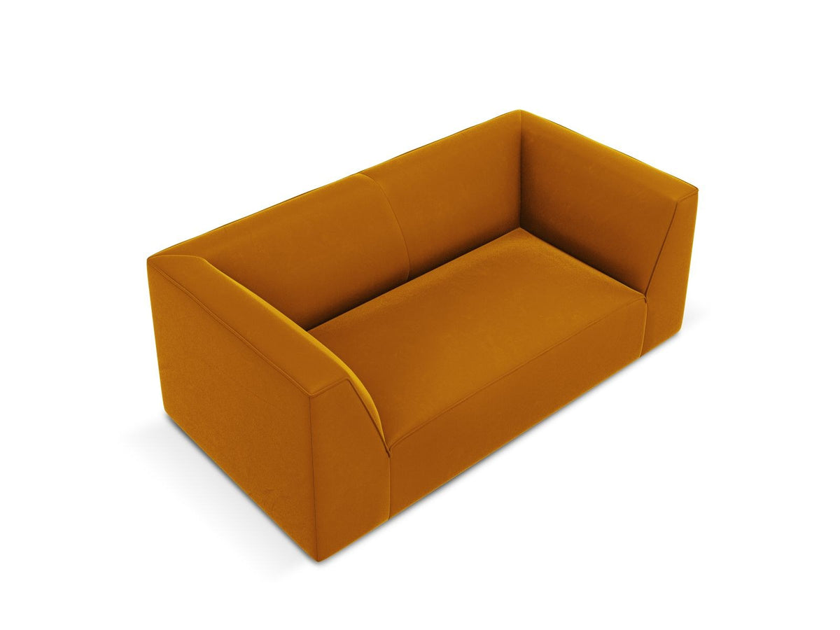 Zweisitzer-Sofa Siena in Beige-Salvador-Samt mit schwarzen Kunststoffbeinen, gepolsterter Sitzfläche und niedriger Rückenlehne, Frontansicht.