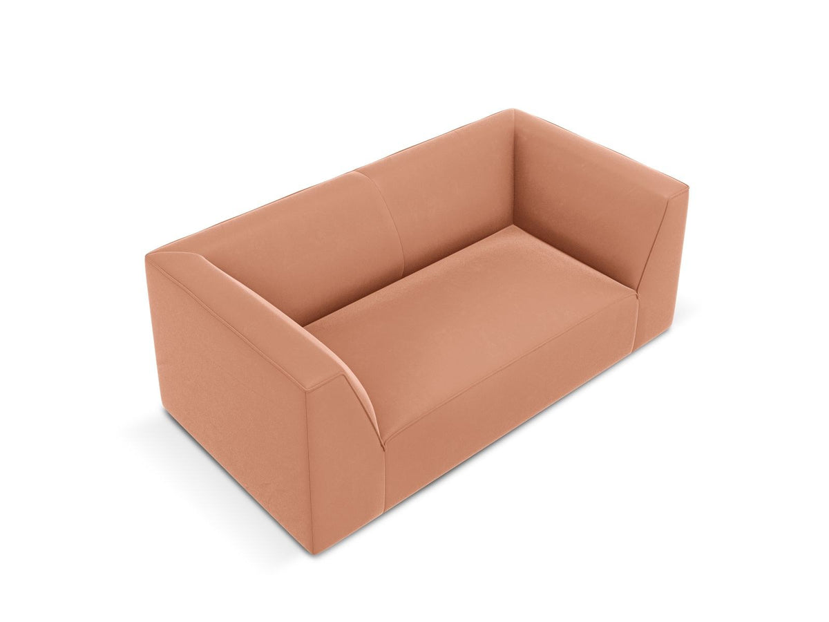 Zweisitzer-Sofa Siena in Beige-Salvador-Samt mit schwarzen Kunststoffbeinen, gepolsterter Sitzfläche und niedriger Rückenlehne, Frontansicht.
