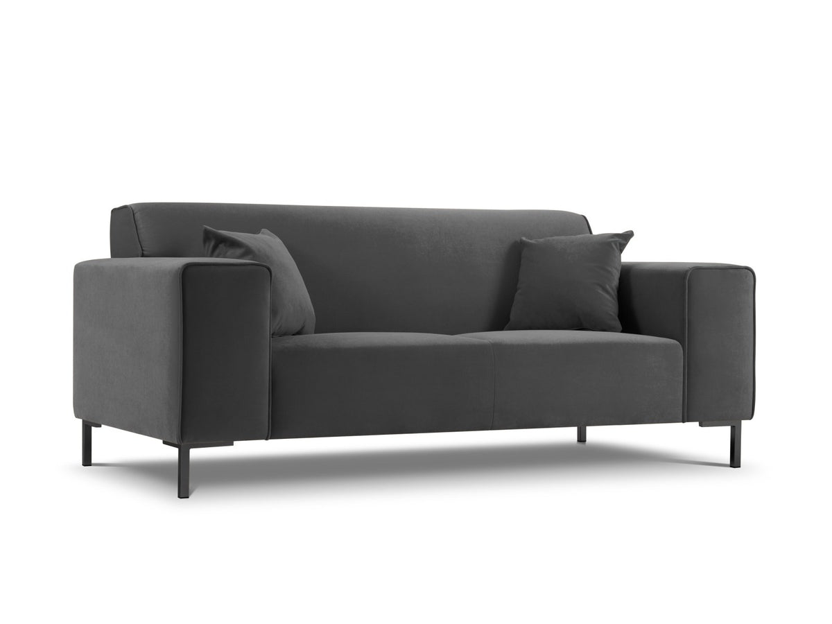 Zweisitzer-Sofa Siena in Beige-Salvador-Samt mit schwarzen Kunststoffbeinen, gepolsterter Sitzfläche und niedriger Rückenlehne, Frontansicht.