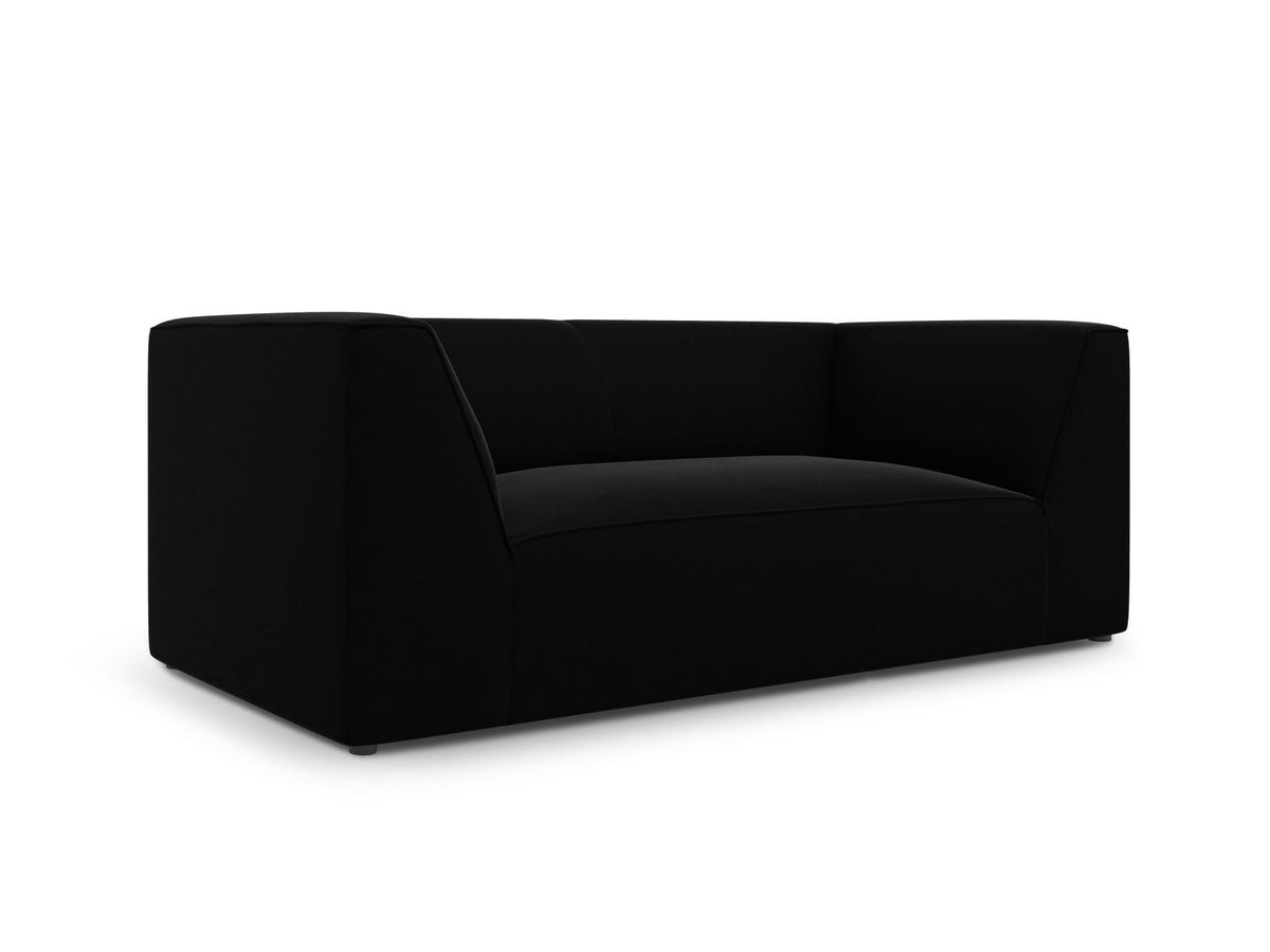 Zweisitzer-Sofa Siena in Beige-Salvador-Samt mit schwarzen Kunststoffbeinen, gepolsterter Sitzfläche und niedriger Rückenlehne, Frontansicht.