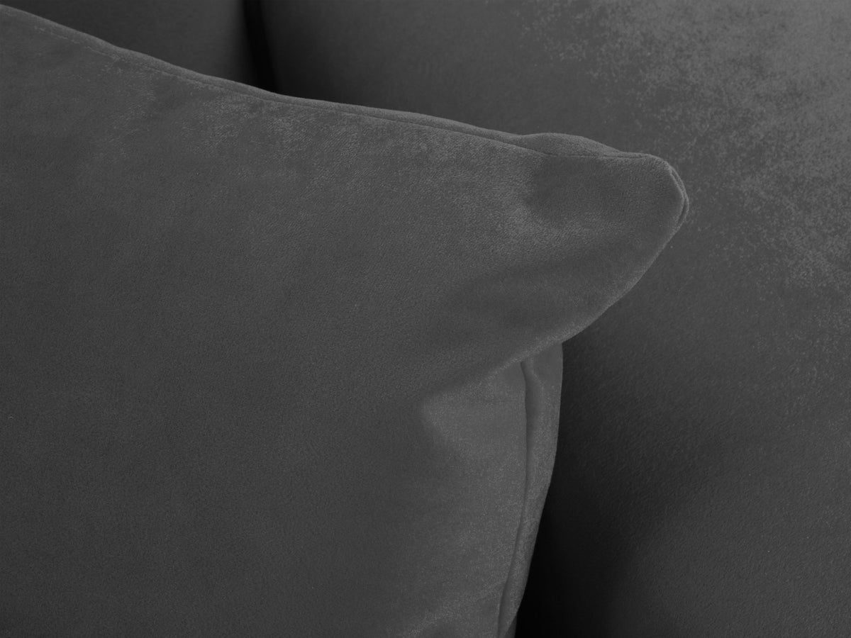 Zweisitzer-Sofa Siena in Beige-Salvador-Samt mit schwarzen Kunststoffbeinen, gepolsterter Sitzfläche und niedriger Rückenlehne, Frontansicht.