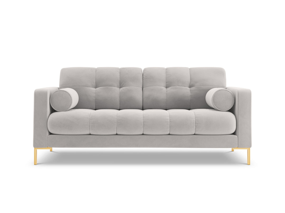Zweisitziges Sofa Bali mit Stoffbezug, Dekokissen und schlanken Metallbeinen