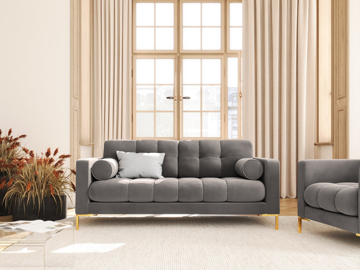 Zweisitziges Sofa Bali mit Stoffbezug, Dekokissen und schlanken Metallbeinen