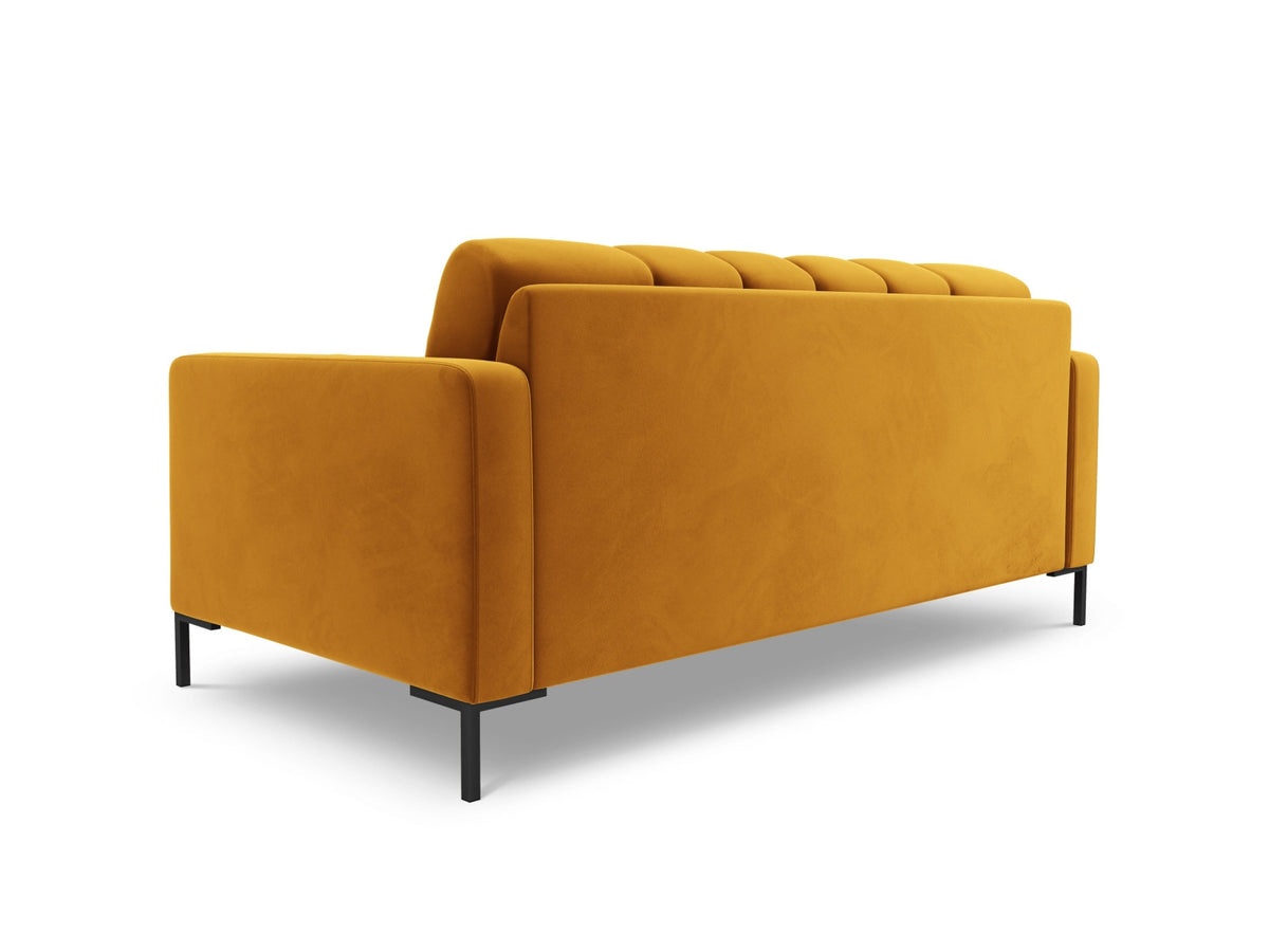 Zweisitziges Sofa Bali mit Stoffbezug, Dekokissen und schlanken Metallbeinen