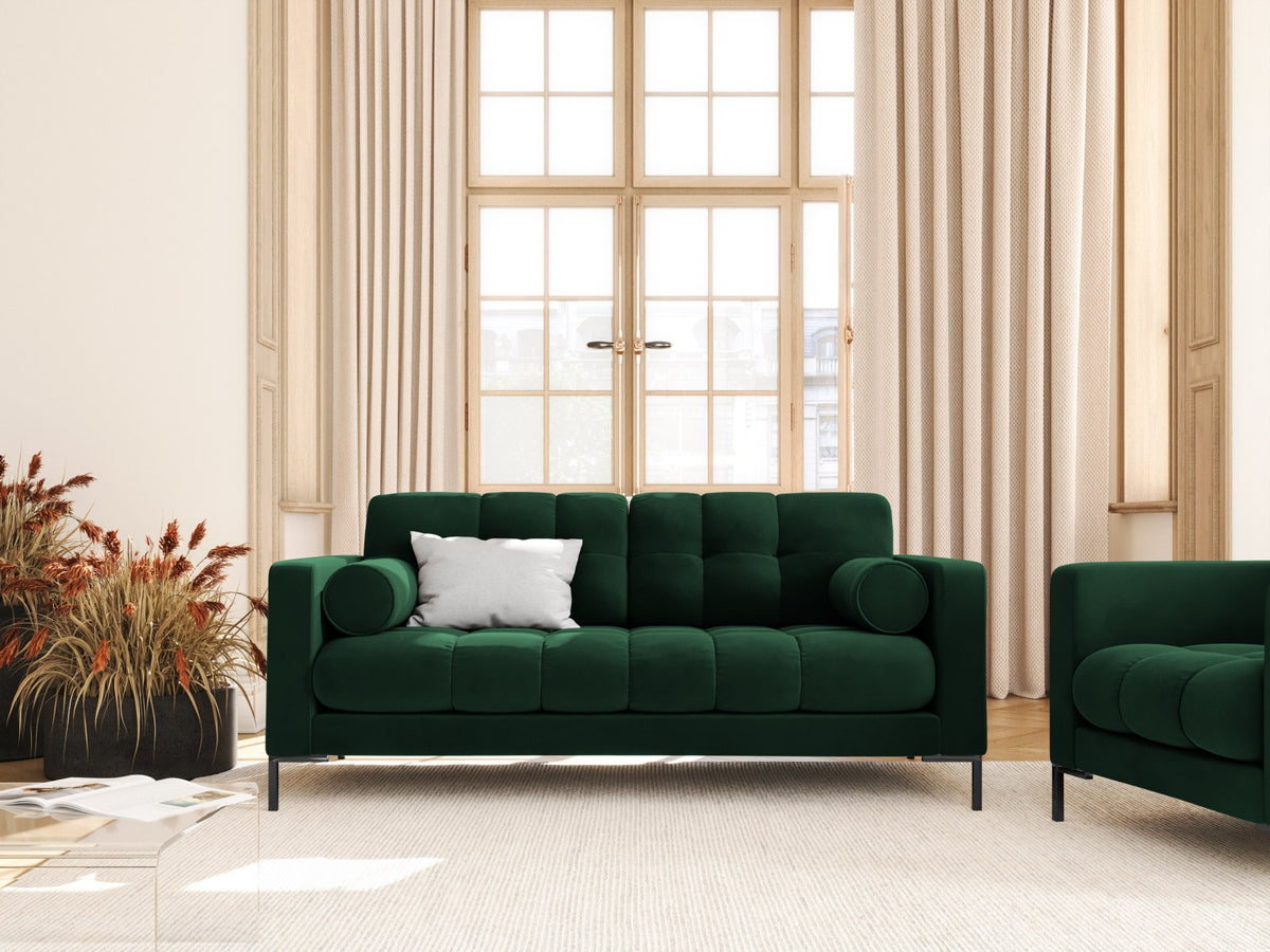 Zweisitziges Sofa Bali mit Stoffbezug, Dekokissen und schlanken Metallbeinen