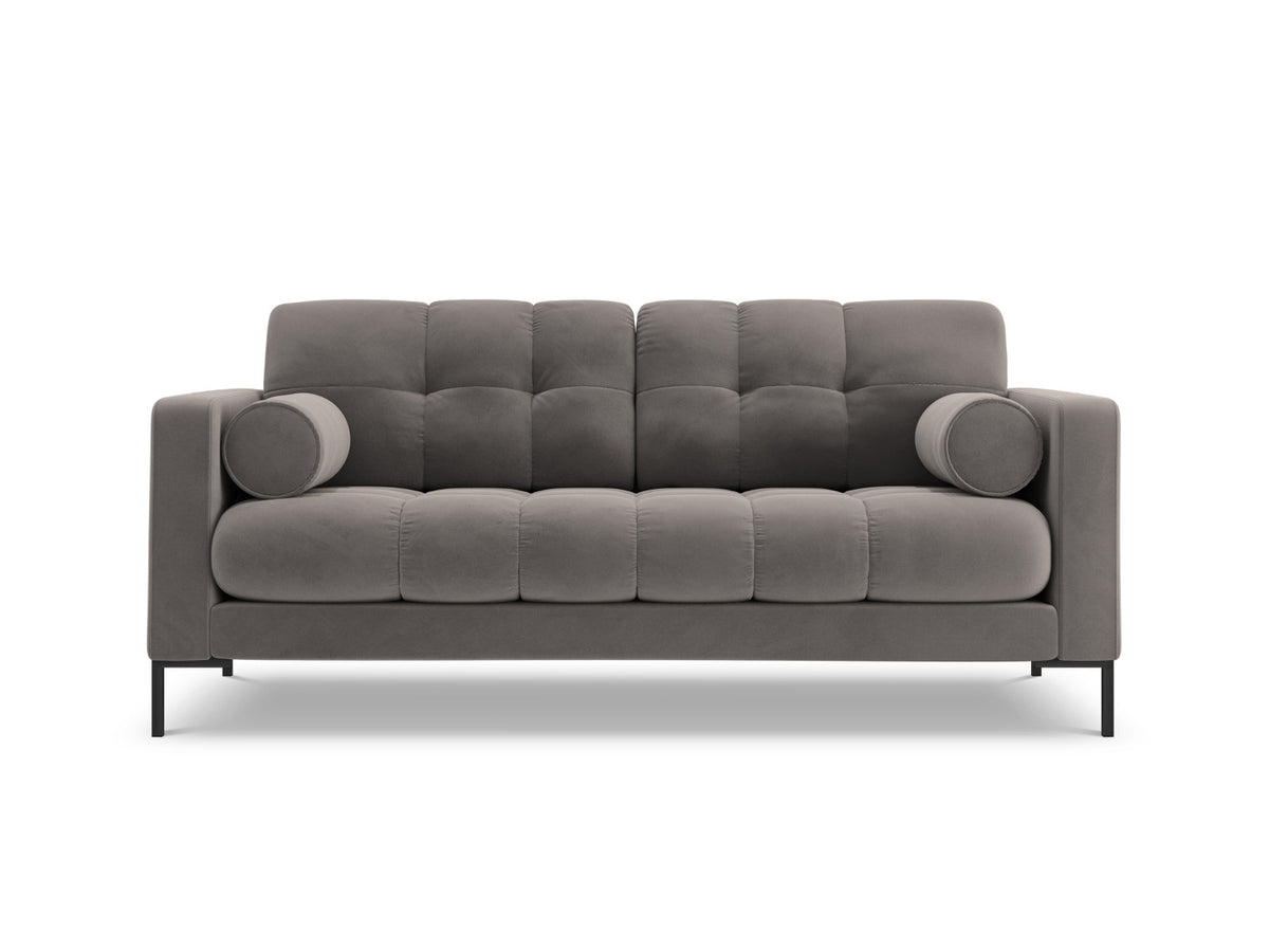 Zweisitziges Sofa Bali mit Stoffbezug, Dekokissen und schlanken Metallbeinen