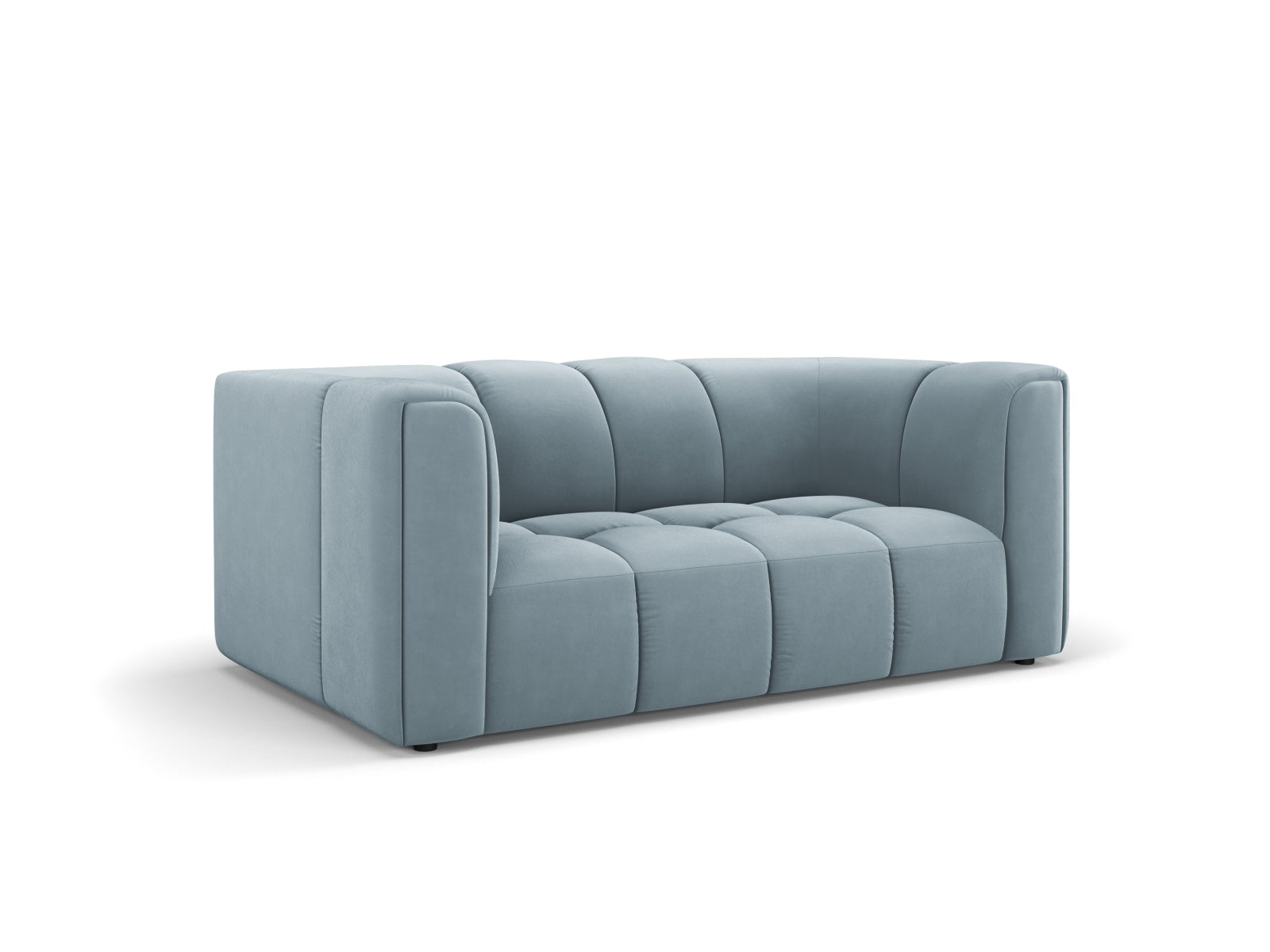 Elegantes 2-Sitzer Sofa Moritz in sanftem Hellblau, ideal für stilvolle Wohnräume, erhältlich bei KAQTU Design AG.