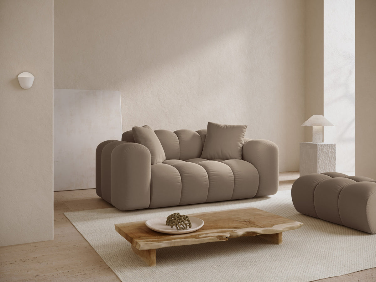 2-Sitzer Sofa Treno in Cappuccino-Bluvel präsentiert im Onlineshop von KAQTU Design AG. 2er Sofa ist von Cosmopolitan Design