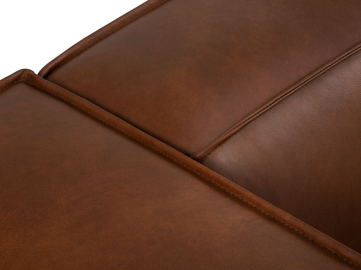 Zweisitzer-Sofa Turin von Cosmopolitan Design aus dunkelbeigem Rindsleder mit schwarzen Buchenholzbeinen, kompakte Sitzform mit 100 cm Tiefe.