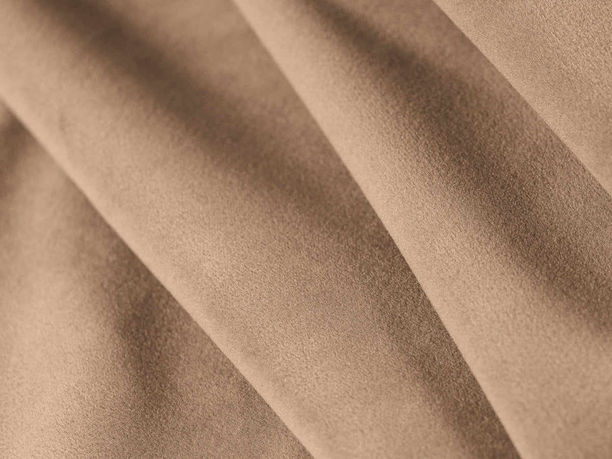 Tonale Velour Sofa mit Schlaffunktion und Stauraum 3 Sitzer in Almond Beige-Magic Velvet präsentiert im Onlineshop von KAQTU Design AG. Bettsofa ist von Cosmopolitan Design
