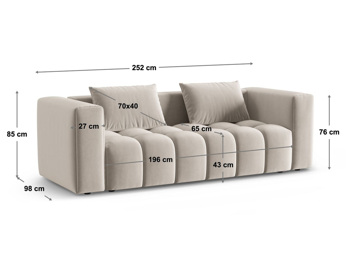 Sandfarbenes Samt-Bettsofa Verona mit drei Sitzplätzen, ausklappbarer Liegefläche, Bettkasten und schwarzen Kunststoffbeinen im Wohnraum.