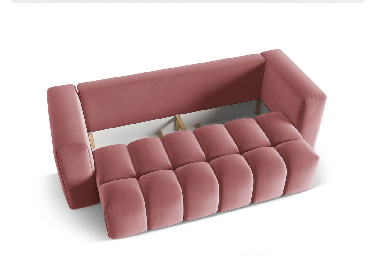 Sandfarbenes Samt-Bettsofa Verona mit drei Sitzplätzen, ausklappbarer Liegefläche, Bettkasten und schwarzen Kunststoffbeinen im Wohnraum.