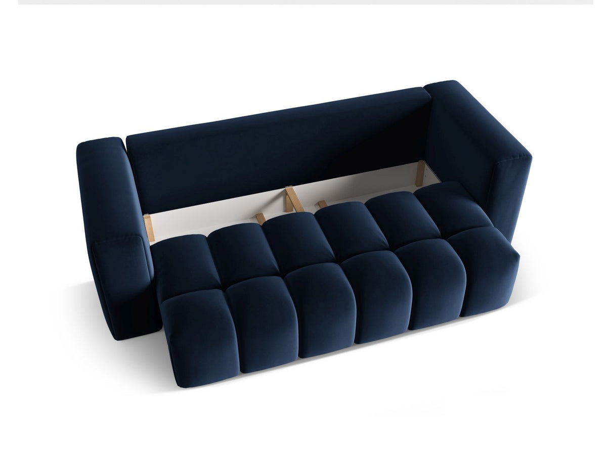 Sandfarbenes Samt-Bettsofa Verona mit drei Sitzplätzen, ausklappbarer Liegefläche, Bettkasten und schwarzen Kunststoffbeinen im Wohnraum.