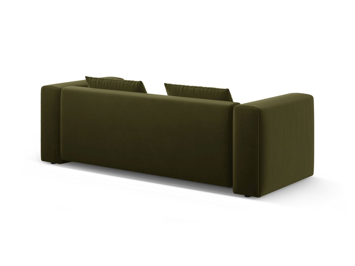 Sandfarbenes Samt-Bettsofa Verona mit drei Sitzplätzen, ausklappbarer Liegefläche, Bettkasten und schwarzen Kunststoffbeinen im Wohnraum.