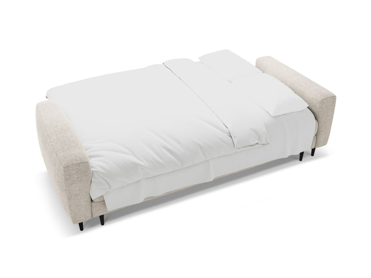 Beiges Bettsofa Lazio mit Sorella-Stoffbezug, Massivholzrahmen, schwarzen Metallbeinen und ausklappbarer Liegefläche samt Bettkasten.