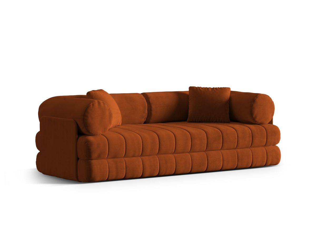 Kemi Velour Sofa mit Schlaffunktion 3 Sitzer in Terracotta-Salvador präsentiert im Onlineshop von KAQTU Design AG. Bettsofa ist von Cosmopolitan Design