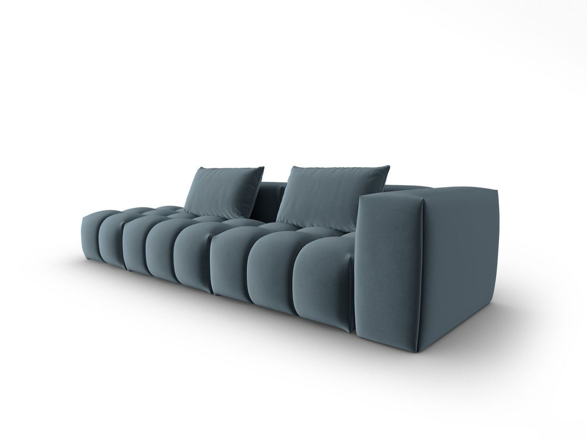 Modulares 4er Sofa Verona mit sandfarbenem Casino-Samtbezug, schwarzen Kunststoffbeinen und geradliniger Rückenlehne, Ansicht von links.