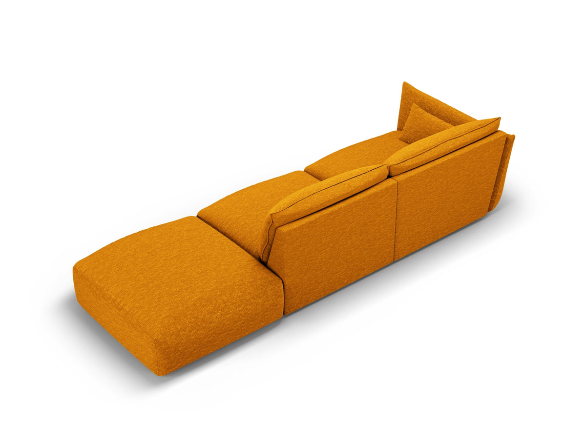 4er Sofa Matera mit Rückenlehne und Ottoman, Stoffbezug, kurze schwarze Beine