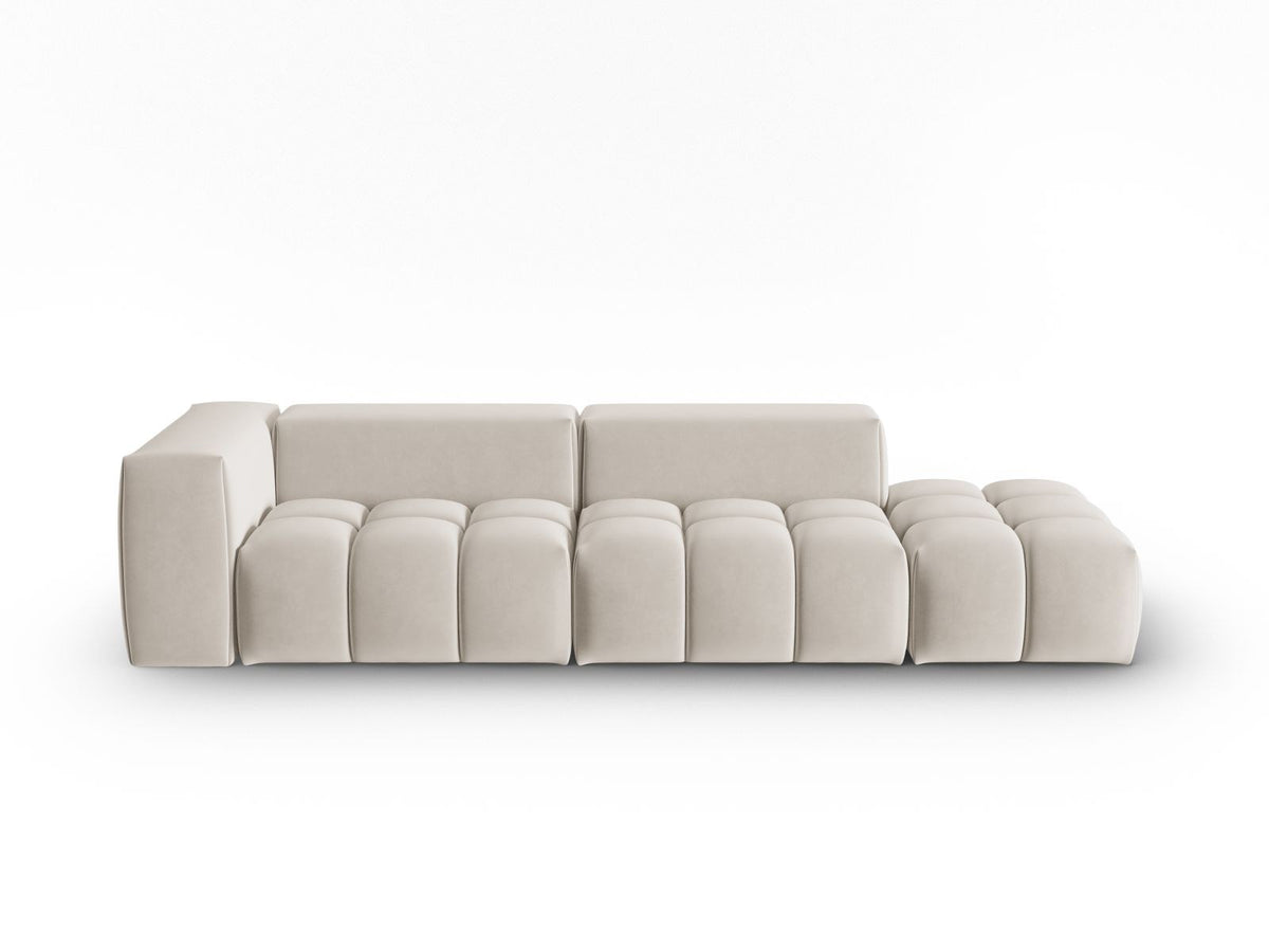 Modulares 4er Sofa Verona in Sand-Casino Samtstoff mit schwarzen Kunststoffbeinen, rechte Ausführung, Massivholzrahmen und Polsterung.